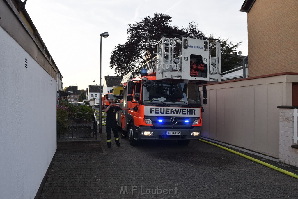 Feuer 2 Vollbrand Reihenhaus Roggendorf Berrischstr P033.JPG - Miklos Laubert